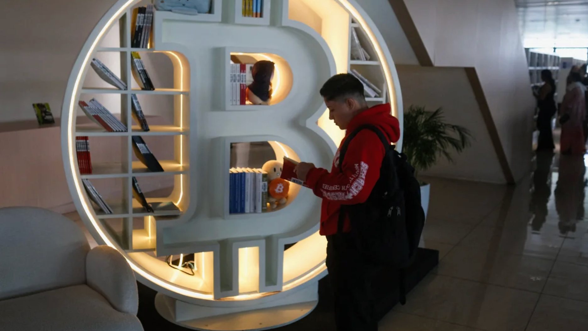 Биткойн и другие валюты отыгрывают падение