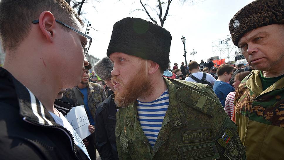 Кто «помогал» полиции разгонять акцию в центре Москвы