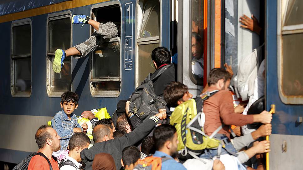 Мигранты в Венгрии прорываются на Запад