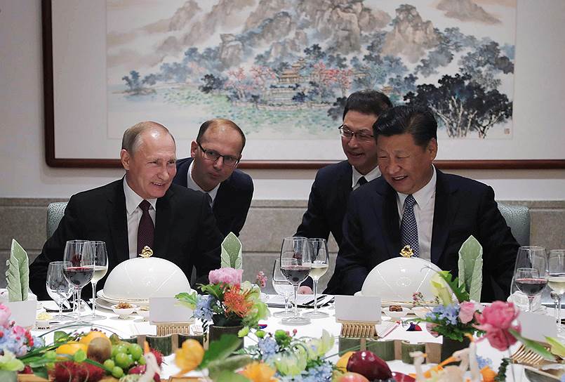 Белеет саммит одинокой: лидеры стран БРИКС уединились на китайском острове