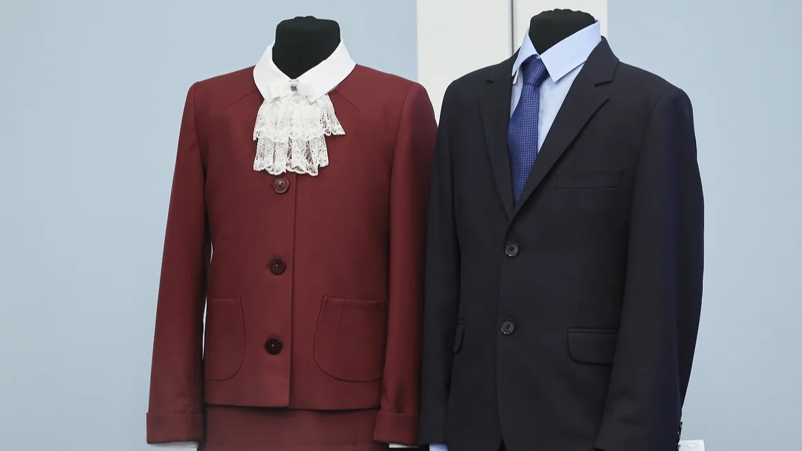 В Минпросвещения показали образцы школьной формы по ГОСТу