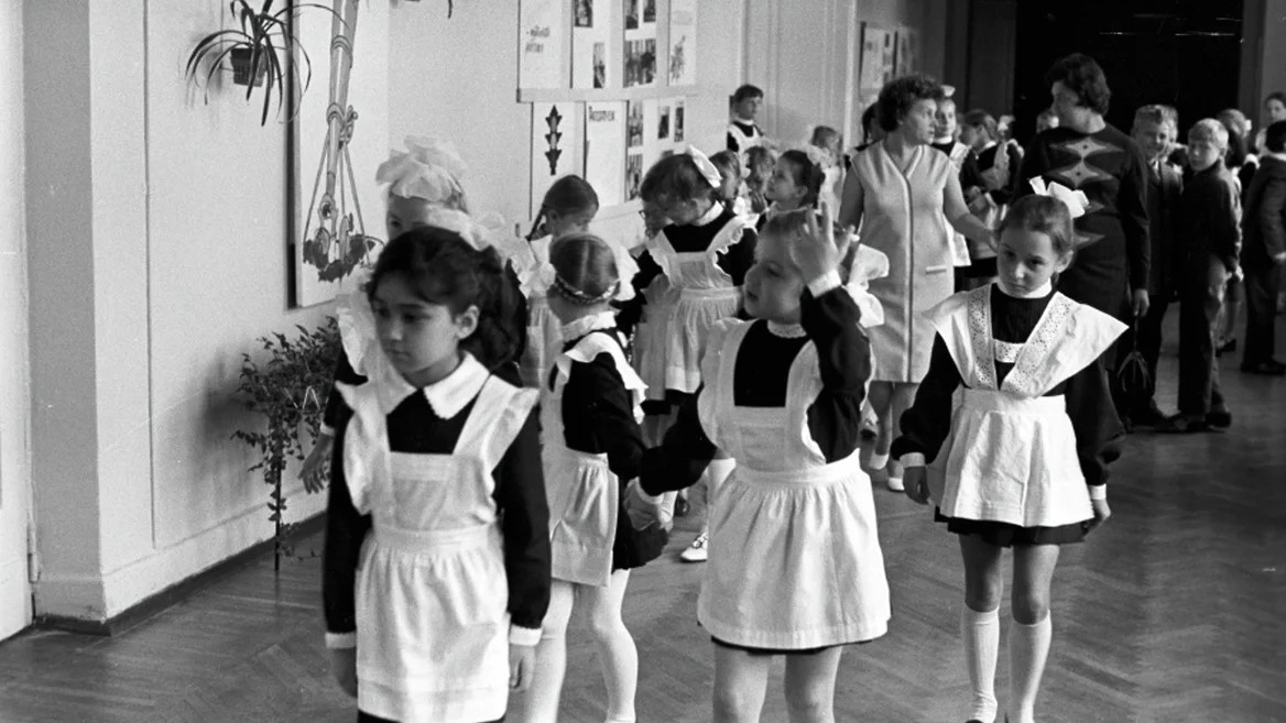 Как в России вводили школьную форму