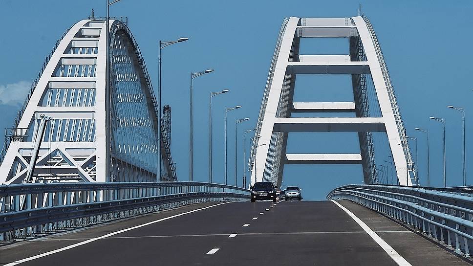 Почему фрагмент Крымского моста «съехал» в Керченский пролив