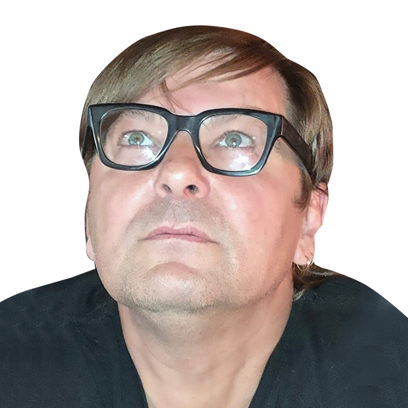 Если вокруг только те, кто с булавками в носу, то — однозначно костюм-тройка