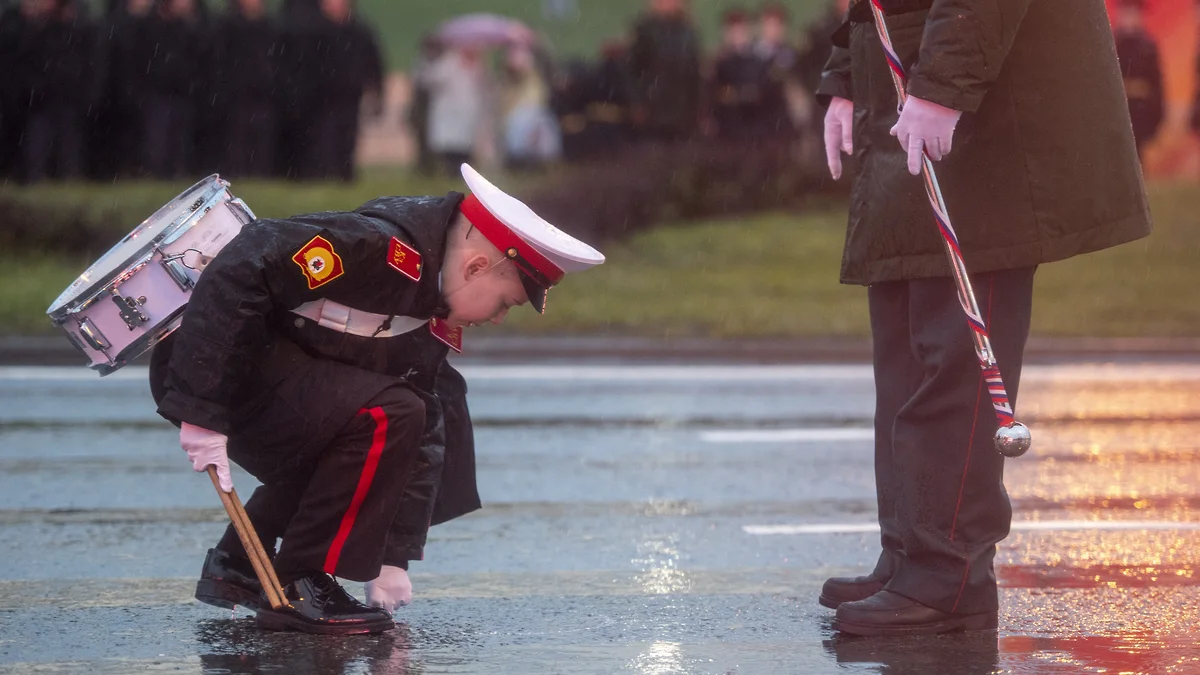 Генеральная репетиция парада Победы в Казани прошла под проливным дождем