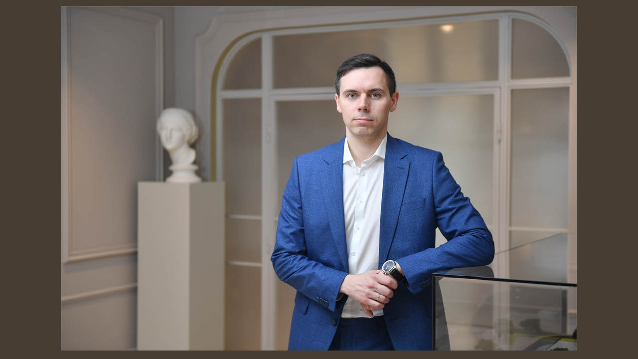 В условиях дорогих денег