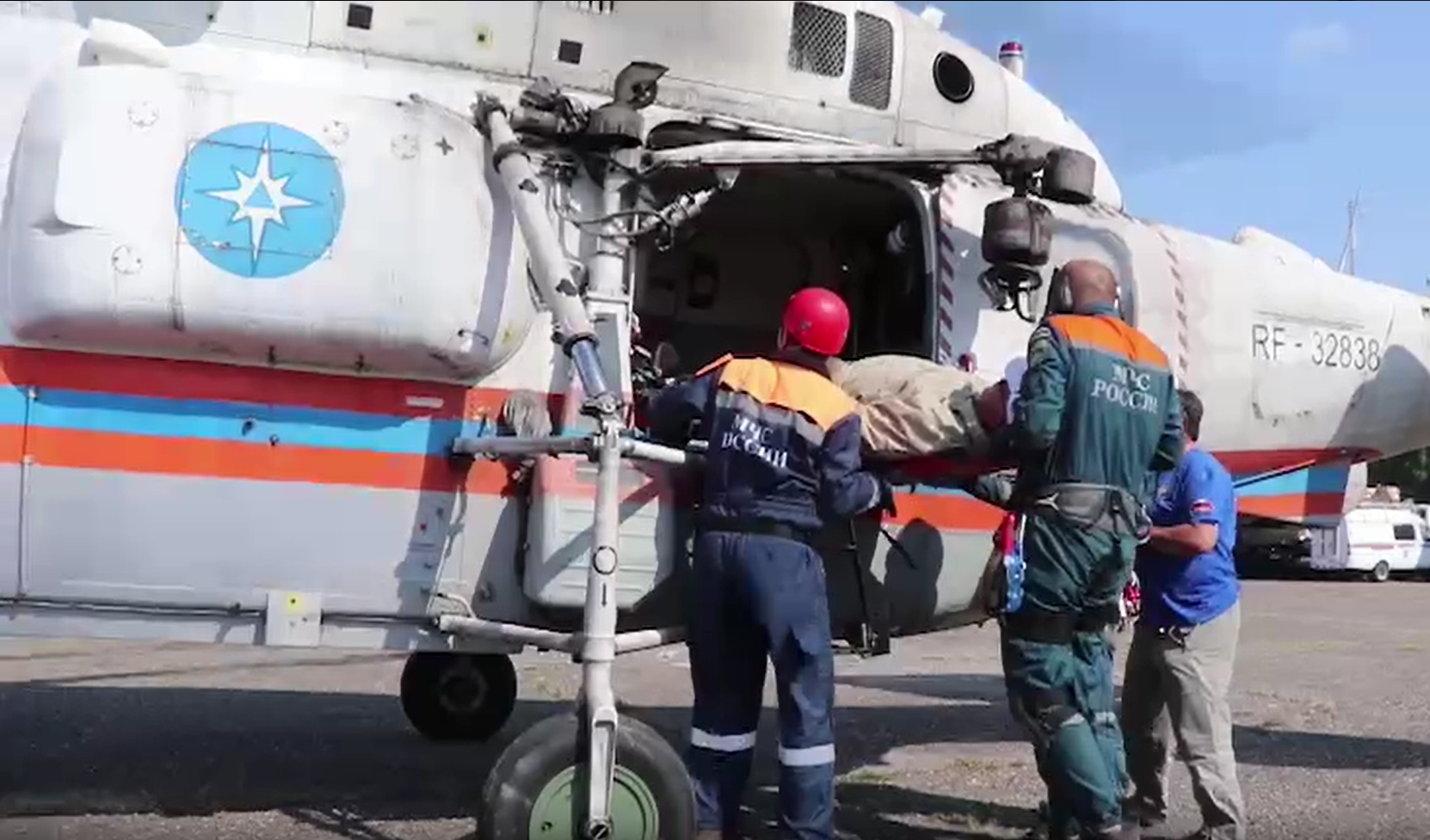 С адыгейских гор на вертолете эвакуировали туриста со сломанной ногой