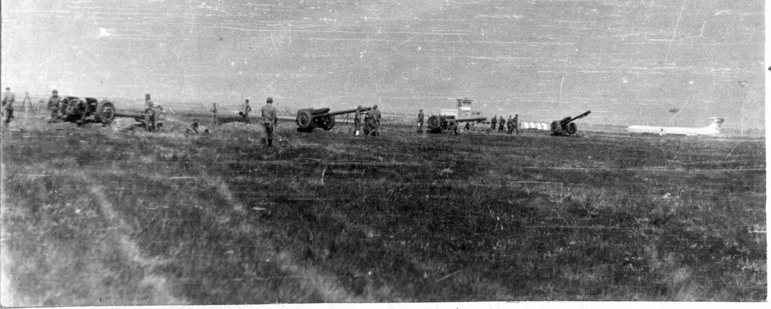 Артиллеристы направили орудия на Прагу