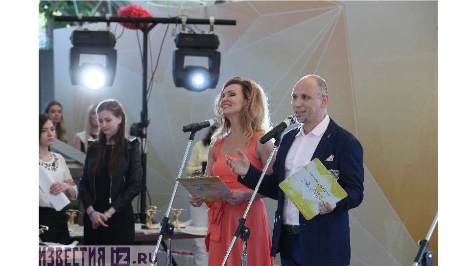 Ведущие Церемонии награждения Мурзилки International - Михаил Брагин и Татьяна Гордеева