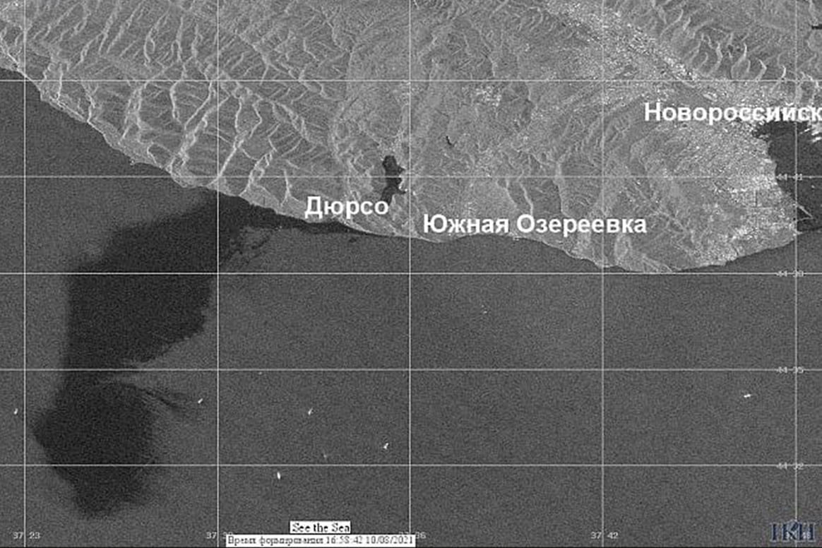 Фото разлива нефти со спутника