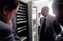 ПРЕЗЕНТАЦИЯ АВТОМАТИЗИРОВАННОЙ СИСТЕМЫ УЧЕТА IMEI-КОДОВ СОСТОЯЛАСЬ РОВНО МЕСЯЦ НАЗАД ПРИ УЧАСТИИ ПЕРВОГО ВИЦЕ-ПРЕМЬЕРА АЛЕКСАНДРА ТУРЧИНОВА (В ЦЕНТРЕ)