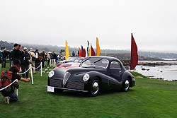В этом году прошли ретроспективы сразу семи марок: Alfa Romeo, Ferrari, Ghia, Jaguar, Packard, Pierce-Arrow и Porsche. Но несмотря на вековой юбилей, галерея миланской марки выглядела самой скромной