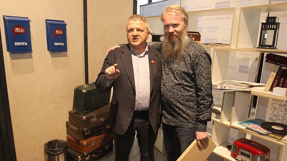 Красноярский ресторатор и депутат горсовета Владимир Владимиров (слева) и художник Василий Слонов (справа)
