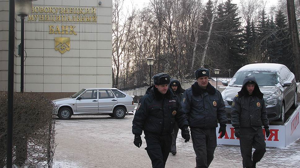 В финальной фазе расследования дела о злоупотреблениях в НМБ бывший директор банка Александр Павлов оказался под стражей