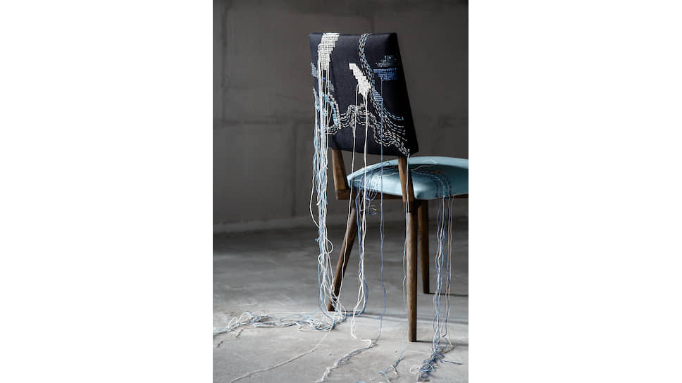 Винтажное кресло 1970-х годов, обивка — ткань с ручной вышивкой Татьяны Подуфаловой, the.DOT.home, льняной жаккард
