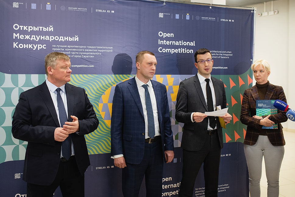 Мэр города Саратова Михаил Исаев, Председатель Правительства Саратовского региона Роман Бусаргин, заместитель генерального директора Фонда ДОМ.РФ Антон Финогенов, Управляющий директор КБ Стрелка Елена Мандрыко