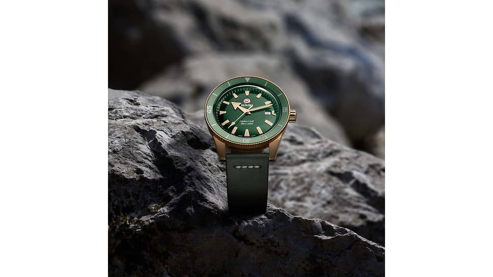 Rado Captain Cook Automatic, корпус 42 мм, нержавеющая сталь, автоматический механизм с запасом хода 80 часов, индикатор даты, вращающийся безель из нержавеющей стали со вставкой из полированной высокотехнологичной керамики. 