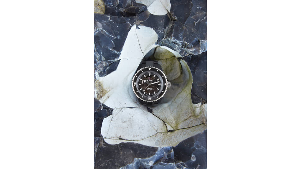 Rado Captain Cook High-Tech Ceramic. Корпус-моноблок и браслет из черной высокотехнологичной керамики
