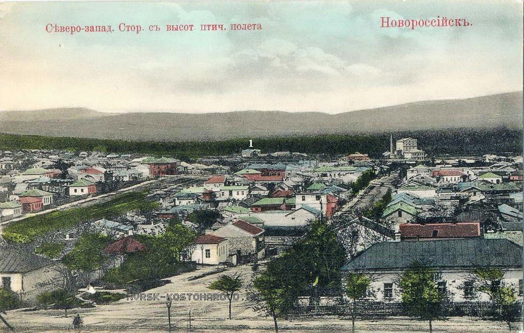 1900 год. Улица Михайловская (Коммунистическая), вдали пивзавод «Бавария» Нестерова  (административный корпус отмечен белой стрелочкой и цифрой 1)