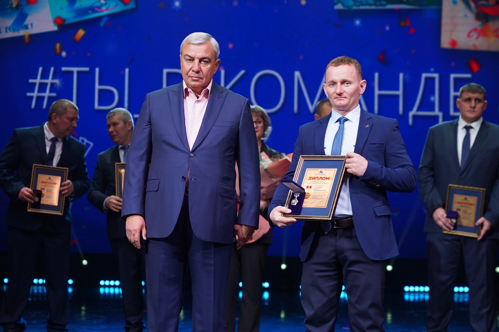 Никита Рогожин, мастер коксового цеха ОАО «Губахинский кокс» награжден знаком «Передовик производства» 