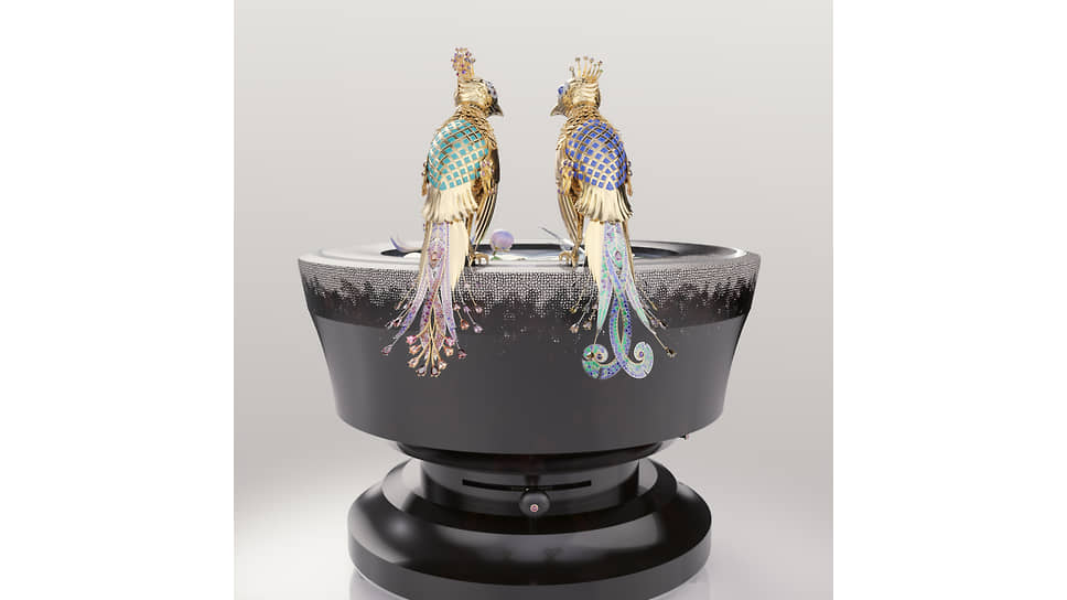 Van Cleef & Arpels Fontaine aux Oiseaux, часы-автоматон, вода из халцедона и горного хрусталя, кувшинка из лакированного золота, птицы и стрекоза из белого золота с бриллиантами, сапфирами и перламутром, а также эмалью plique-a-jour