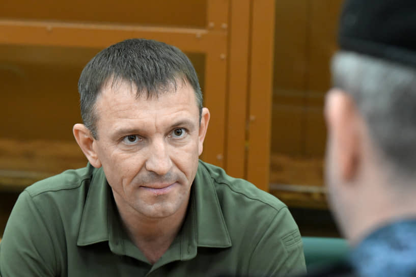 Иван Попов вину так и не признал, но в зону СВО готов отправиться прямо из суда