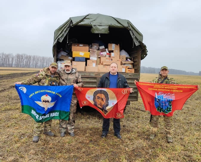 Руководитель фракции ЛДПР в Курской облдуме Владимир Федоров (в центре)