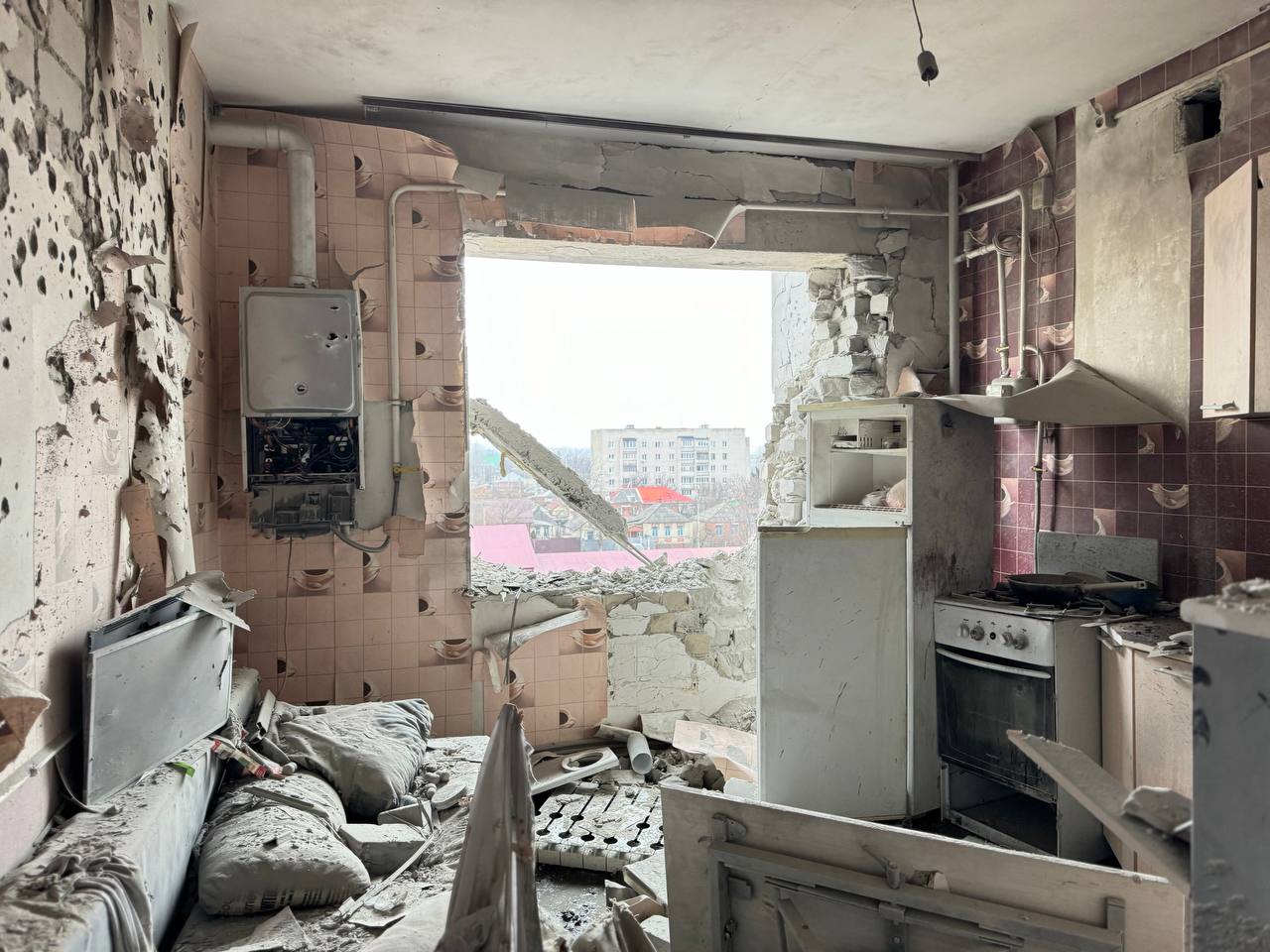 Последствия обстрела Белгорода днем 17 марта