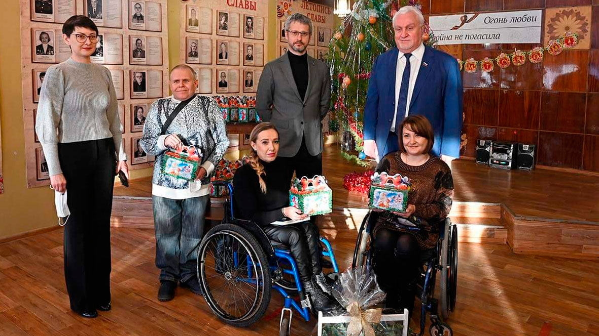 Подарки членам ассоциации инвалидов Аппарель в преддверии Нового года