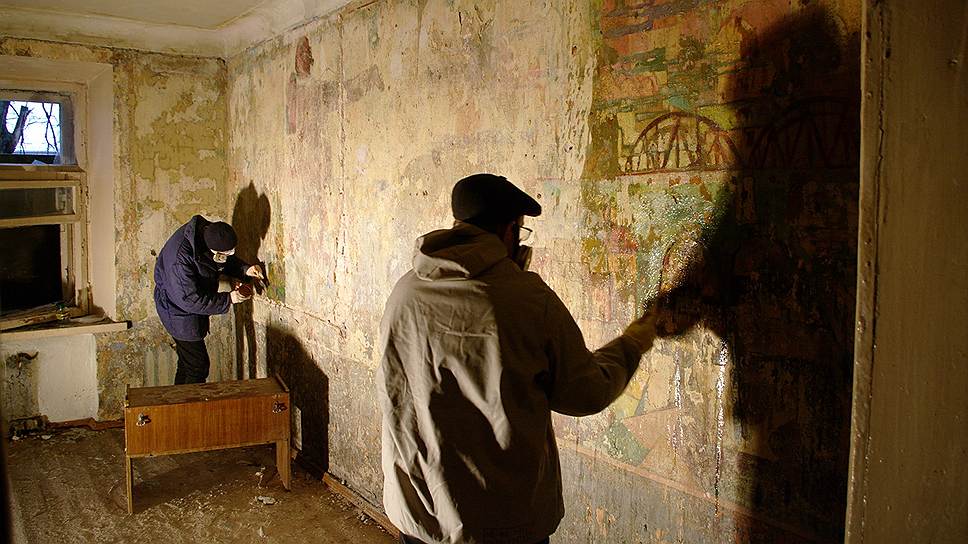 Реставрация найденной в Болшевском доме-коммуне фрески &quot;Земо-Авчальская ГЭС&quot;