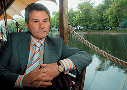 По словам Романа Рожниковского, если у ресторана, открывшегося на Тверской, нельзя оставить машину, то никто туда ходить не станет 