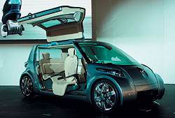 Toyota Fine-X может вертеть колесами во все стороны 