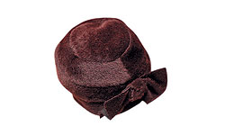 Шляпа из меха кролика, MaxMara  ("Articoli-Весна", 5345руб.) 