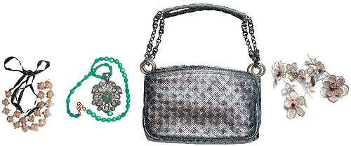 Бусы, Prada (Prada, 23 300 руб.) Колье, Tejaniru (ЦУМ, 7980 руб.) Сумочка из кожи, Bottega Veneta (ЦУМ, 31 800 руб.) Ожерелье, Vanda Leitao ("Лидэ", 34 090 руб.)