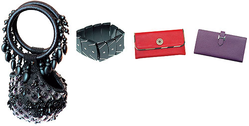 Сумочка, Beavaldes (Soho, 82 650 руб.) Браслет, Prada (Prada, 11 600 руб.) Кошелек из кожи, Burberry (Burberry, 13 690 руб.) Кошелек из кожи, Hermes (Hermes, 58 460 руб.)