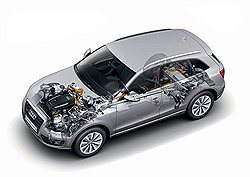 Первый гибрид Audi. Пока новейшие технологии еще не заработали, Audi не пренебрегает более доступными вариантами. Гибридный привод сочетает преимущества классического двигателя внутреннего сгорания и чистоту электрической тяги. Не постоянно, но время от времени. Первым серийным гибридом от Audi стал кроссовер Q5. В дополнение к обычному бензиновому 2.0 л мощностью 211 л.с. здесь появился 54-сильный электромотор. Когда они работают вместе, суммарная мощность силового агрегата достигает 245 л.с. В одиночестве электропривод может провезти машину всего три км, хотя и со скоростью до 100 км/ч. Но наличие электромотора помогает несколько улучшить динамические показатели. Максимальная скорость относительно обычной бензиновой версии повышена на 3 км/ч, до 225 км/ч. А "сотню" с места автомобиль набирает за 7,1 с, или на 0,2 с быстрее собрата без электропривода. И это несмотря на довольно значительную прибавку веса - одна литий-ионная батарея весит 36,7 кг вместе со своей системой охлаждения, а ведь есть еще мотор и преобразователь тока. Но скорость, конечно, не самое главное для гибрида. Q5 Hybrid выбрасывает 159 г CO2 на километр пробега против 199 у обычного Q5 2.0 TFSI quattro S tronic. И расходует по смешанному циклу 6,9 л/100 км против 8,1. Электромотор здесь работает также как стартер и генератор, собирая излишки мощности бензинового двигателя при движении накатом или торможении. Собственно, в этом и есть основная цель гибридного привода. Именно поэтому у нас при расчете транспортного налога на гибридные модели учитывается только мощность ДВС. Ведь все, что попадает в аккумулятор, производится тут же, на борту и бензиновый двигатель единственный источник мощности. Правда, отбить экономией налога на 34 л.с. затраты на покупку будет непросто. Гибридный Q5 стоит в Германии от 53 700 евро, на 10 200 евро дороже "нормального" собрата. Чтобы эта покупка была выгодной, нужны более значительные налоговые льготы. 