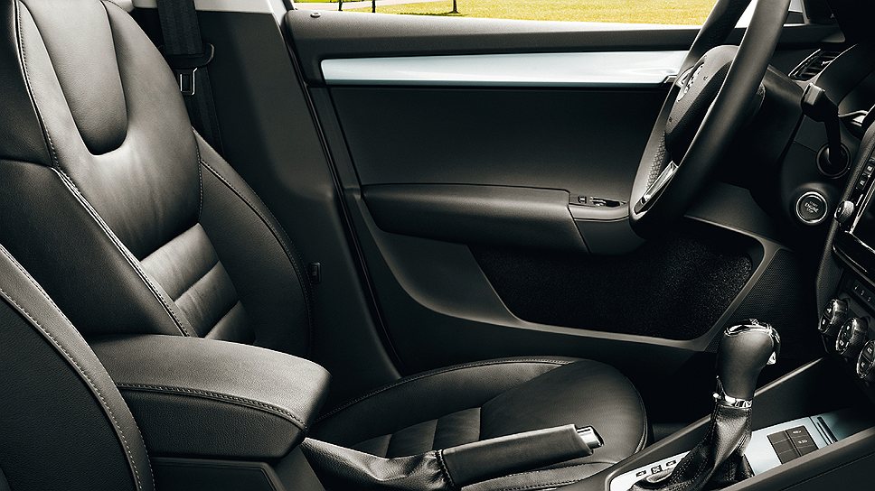 В мае нынешнего года у Octavia появится такая опция, как откидное сиденье переднего пассажира и возможность разблокирования и откидывания спинки заднего сиденья со стороны багажного отсека.