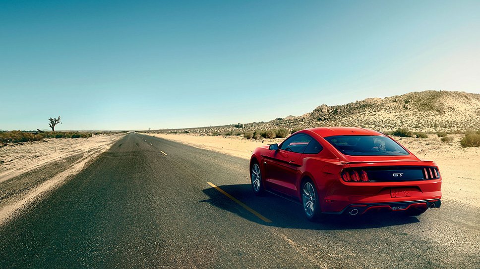 Все европейские Mustang будут оснащаться пакетом Performance с улучшенным охлаждением мотора и тормозов, самоблокирующимся задним дифференциалом, 19-дюймовыми колесами и кожаным салоном. 