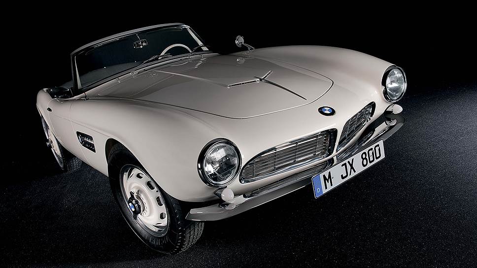 BMW 507 выпускали с 1956 по 1959 год и растиражировали в количестве 252 экземпляров. Модель создавалась для американского рынка, но из-за высокой цены так и не стала массовой. Идею родстера подал Мак Хофманн - торговец автомобилями из США: ему требовался автомобиль дешевле Mercedes-Benz 300SL, но дороже британских MG и Triumph. 