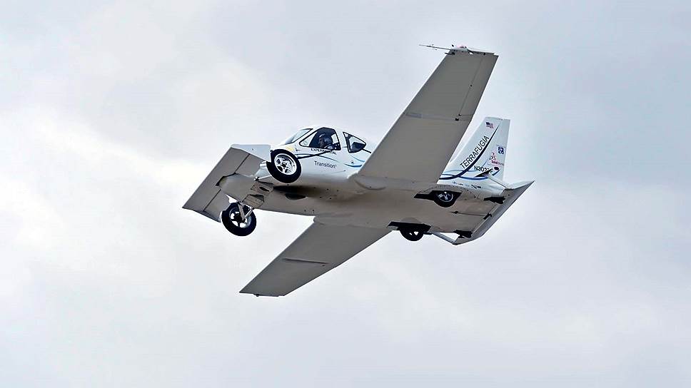 Terrafugia Transition. Первый прототип поднялся в воздух в 2009 году и показал неплохие характеристики полета. Скорость сваливания у него всего 83 км/ч, что позволило получить сертификат легкого спортивного самолета.  
