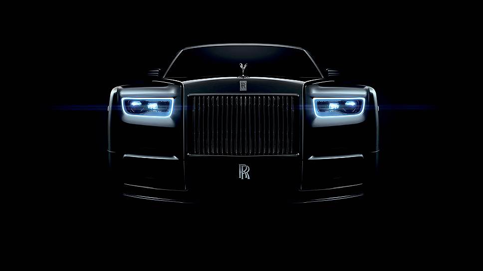 &quot;Архитектура роскоши&quot; -- новая терминология Rolls-Royce, обозначающая технологию, на основе которой строится автомобиль. По сути, это сложный алюминиевый пространственный каркас-скелет, выполняющий функции несущего элемента конструкции машины. Многие бренды, позиционирующие себя как люксовые, строят свои машины на тех же платформах, что используются в массовом сегменте. Rolls-Royce же разработал собственную специальную платформу, на которой будут строиться все новые модели. Phantom VIII -- первый.