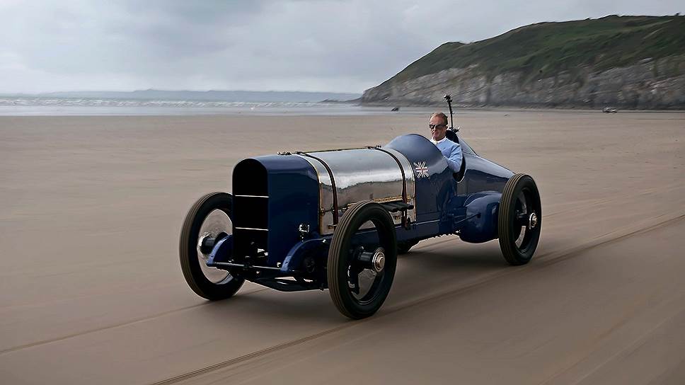 Первый Blue Bird 350hp был куплен Малькольмом Кэмпбеллом у фирмы Sunbeam и оснащался авиационным двигателем V12 объемом 18,3 л мощностью 350 л. с. Автомобиль помог поставить в Пендине два рекорда: 25 сентября 1924 года Кэмпбелл разогнался до 235,22 км/ч, а 21 июля 1925 года - до 242,79 км/ч. Автомобиль сейчас хранится в музее Бьюли в графстве Хэмпшир. 
