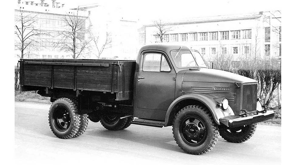 В 1952 году государство выделило для продажи колхозам 22,5 тысячи грузовых автомобилей ГАЗ-51 грузоподъемностью 2,5 тонны. Грузовик продавался колхозам за 16,5 тысячи рублей. При этом в таблице оптовых и розничных цен, вступавших в действие с 1 апреля 1952 года, не значится четырехтонный грузовой автомобиль ЗИС-150, который для продажи колхозам, очевидно, не предназначался. 
