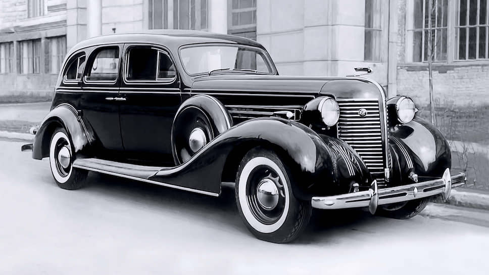 Лимузин ЗИС-101А появился в результате модернизации «сто первого» в 1940 году. Внешне это выразилось только в новой округлой облицовке радиатора, сменившей покатую. Цена автомобиля возросла с 27 до 32,5 тысячи рублей.