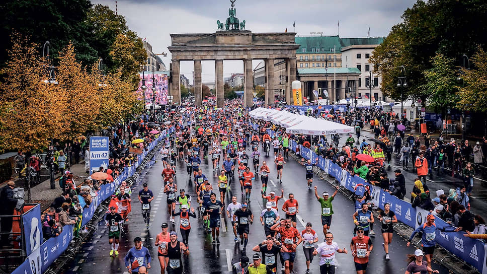 В 1983 года на трассе Берлинского марафона впервые были задействованы более 30 музыкальных групп. В 2019 году их число достигло 92.
