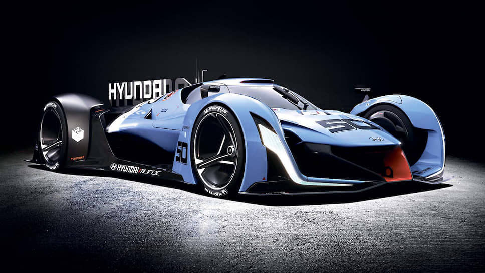 Водородный концепт Hyundai N 2025 Vision GT, представленный в 2015 году, также был воплощен в металле и выставлен на автосалоне во Франкфурте.
