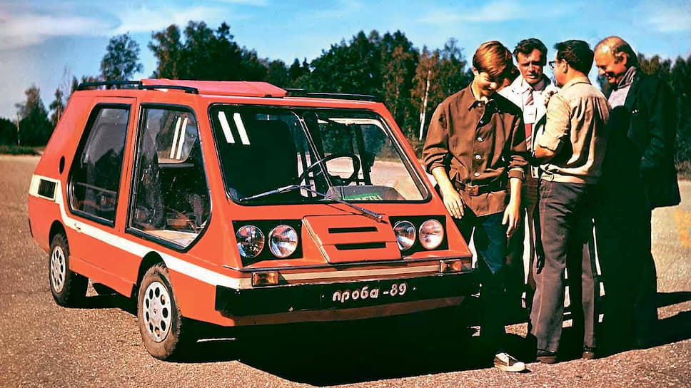 Такой минивэн демонстрировался на конкурсе «Самавто» в 1989 году. Кузов удивителен своей большой площадью остекления и при таких компактных размерах вмещает четырех человек, двигатель расположен сзади, колеса позаимствованы у мотоколяски, дверей всего две – по одной на каждый ряд сидений.
