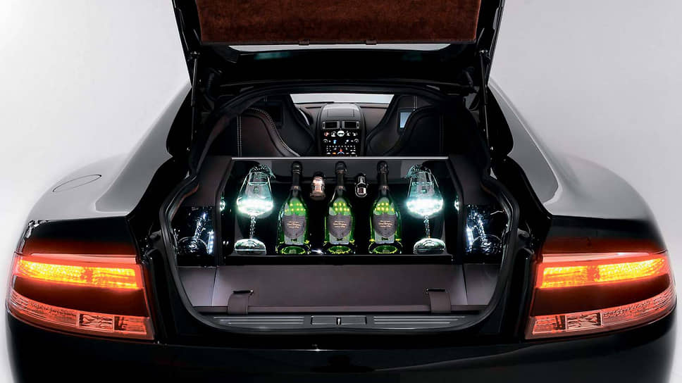 В 2018 году на публике показали Aston Martin Milano Rapide S, в багажнике которого помещался специальный кофр с бутылками Dom Perignon и приспособлениями для употребления напитка. 