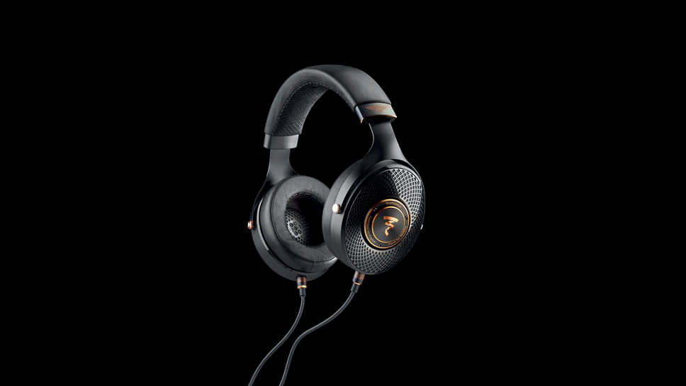 Колонка Naim for Bentley Mu-so Special Edition продается по цене 2100 евро, наушники Focal for Bentley Radiance стоят 1399 евро.