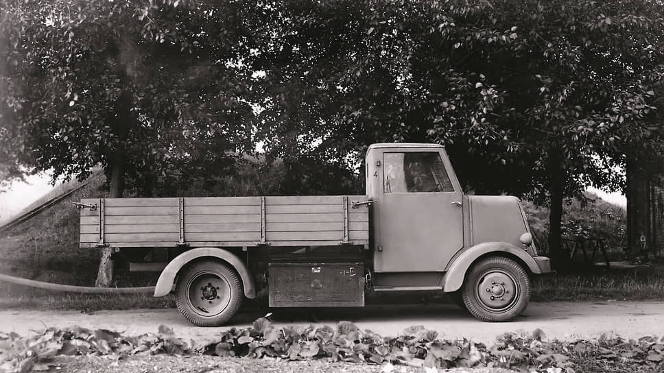Немецкий грузовик Bleichert EL-2002 грузоподъемностью 2,5 тонны, изготовленный в 1946 году для испытаний в Советском Союзе. Собственный вес электромобиля составлял 3220 кг, а с полной нагрузкой – 6770 кг. Грузовик оснащался двумя электромоторами мощностью по 4,7 л.с. каждый и свинцовыми аккумуляторами емкостью 200 ампер-часов.